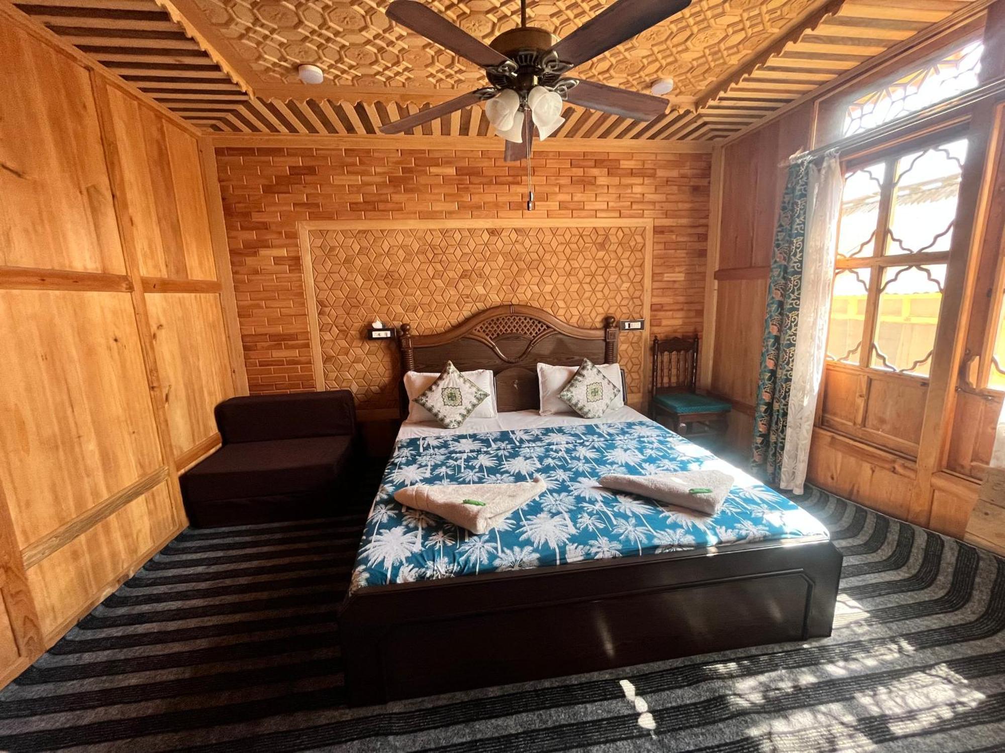 The Heritage Group Of Houseboats Srīnagar Exterior foto