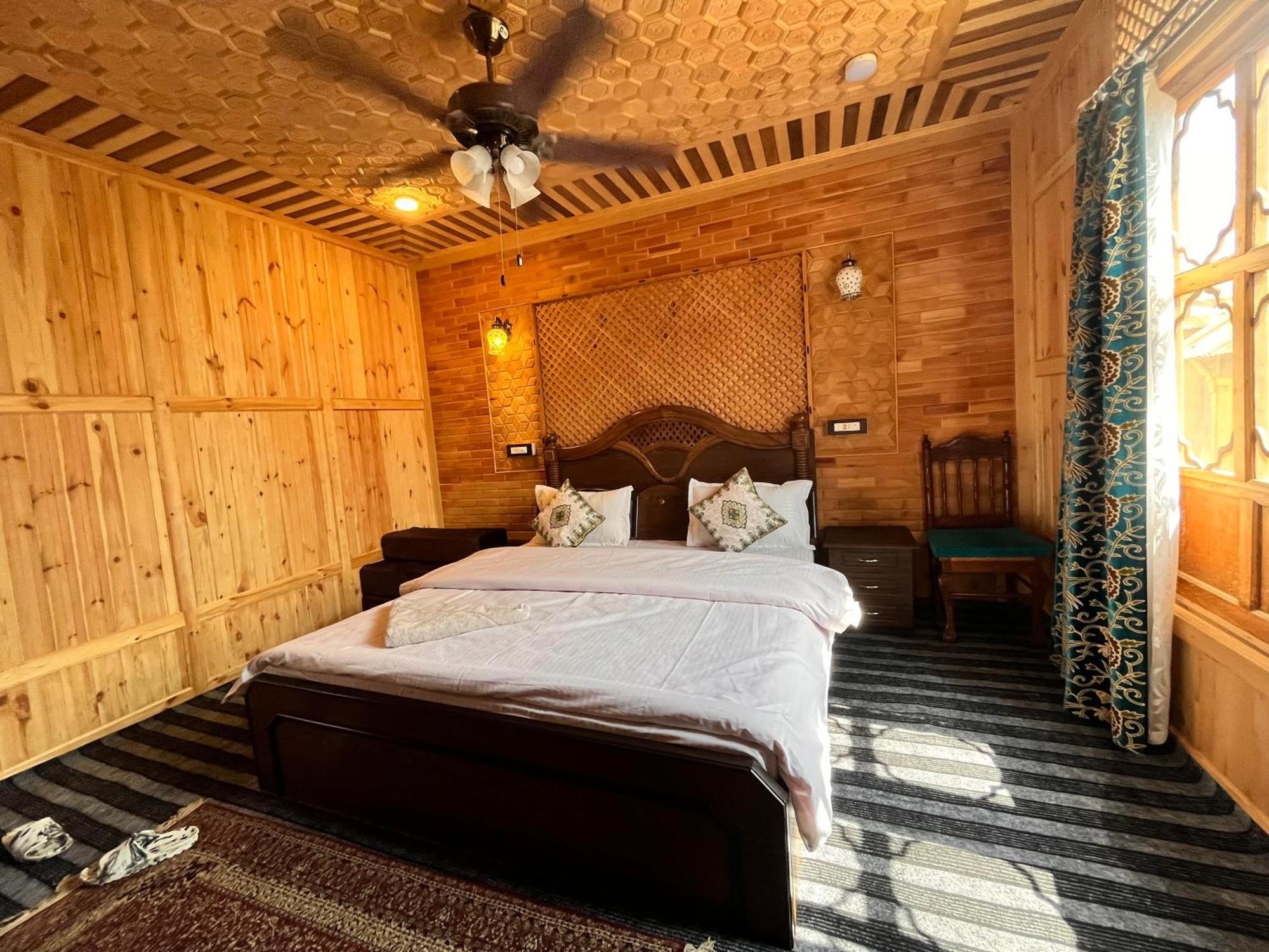 The Heritage Group Of Houseboats Srīnagar Exterior foto