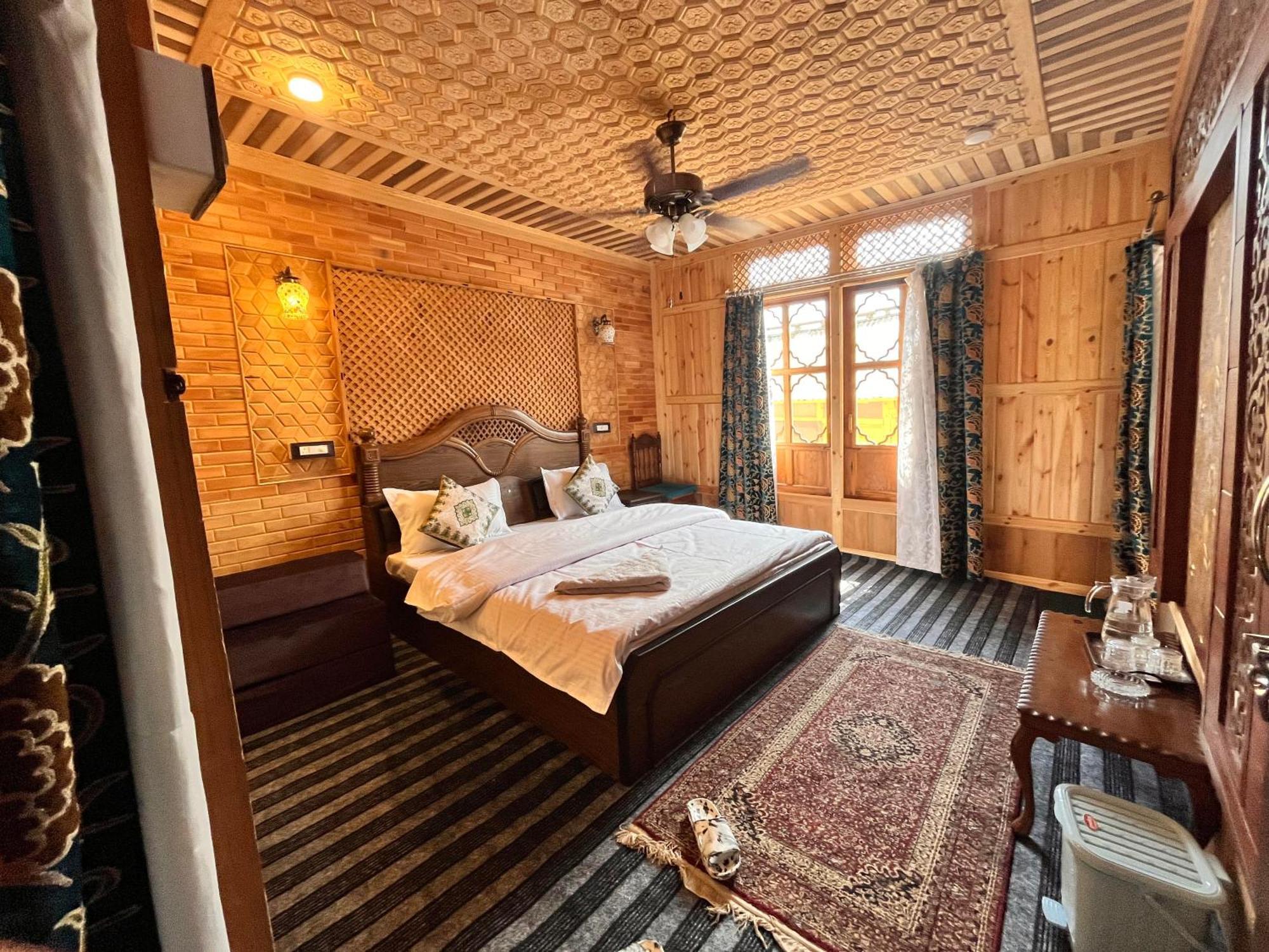 The Heritage Group Of Houseboats Srīnagar Exterior foto